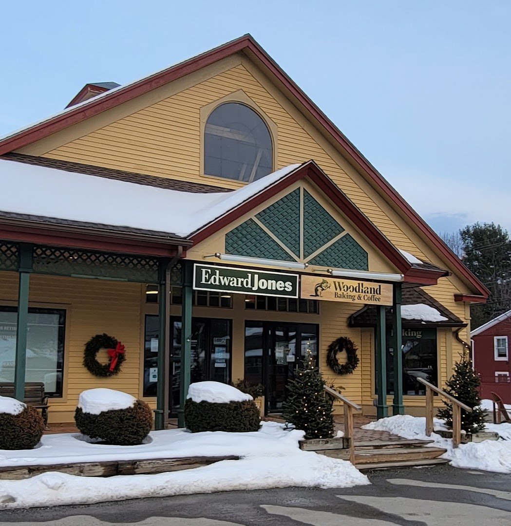 Storefront of Woodland Baking and Coffee, specialty coffee shop in Stowe