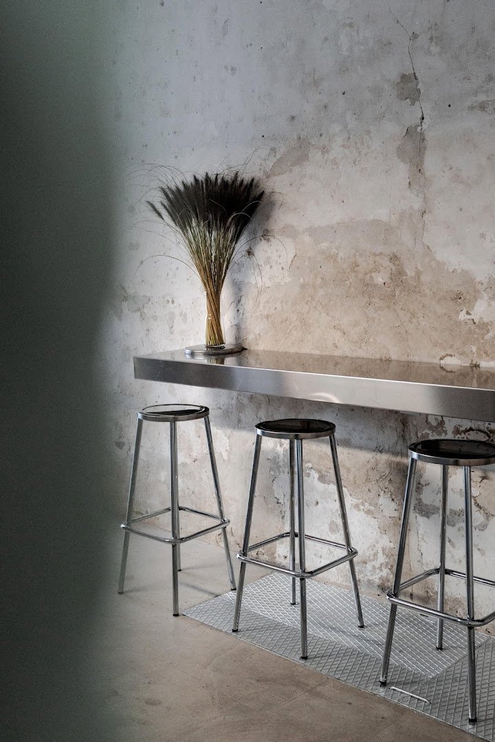 VNT coffee gallery & events space specialty coffee shop in Madrid - photo 3