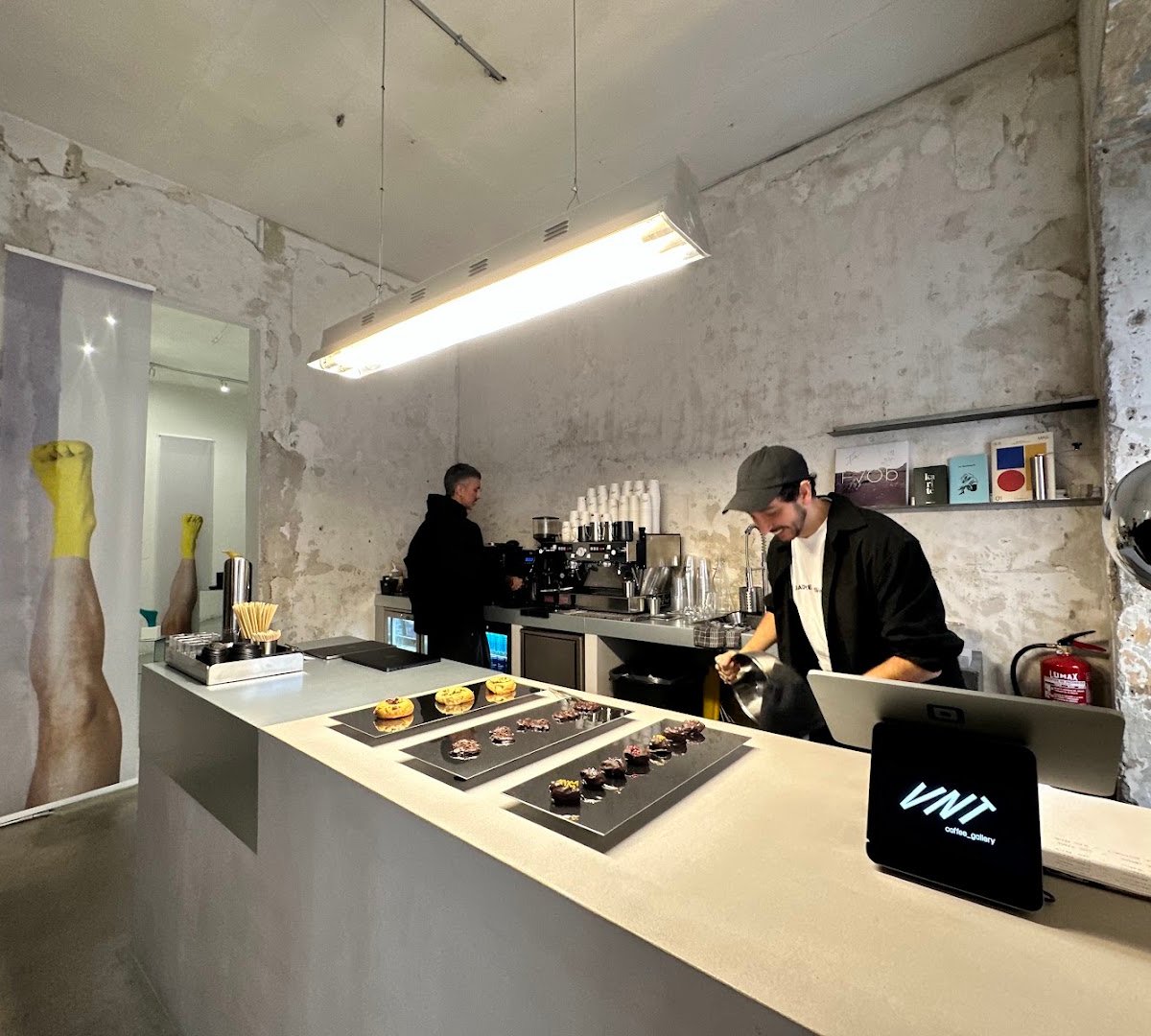VNT coffee gallery & events space specialty coffee shop in Madrid - photo 6