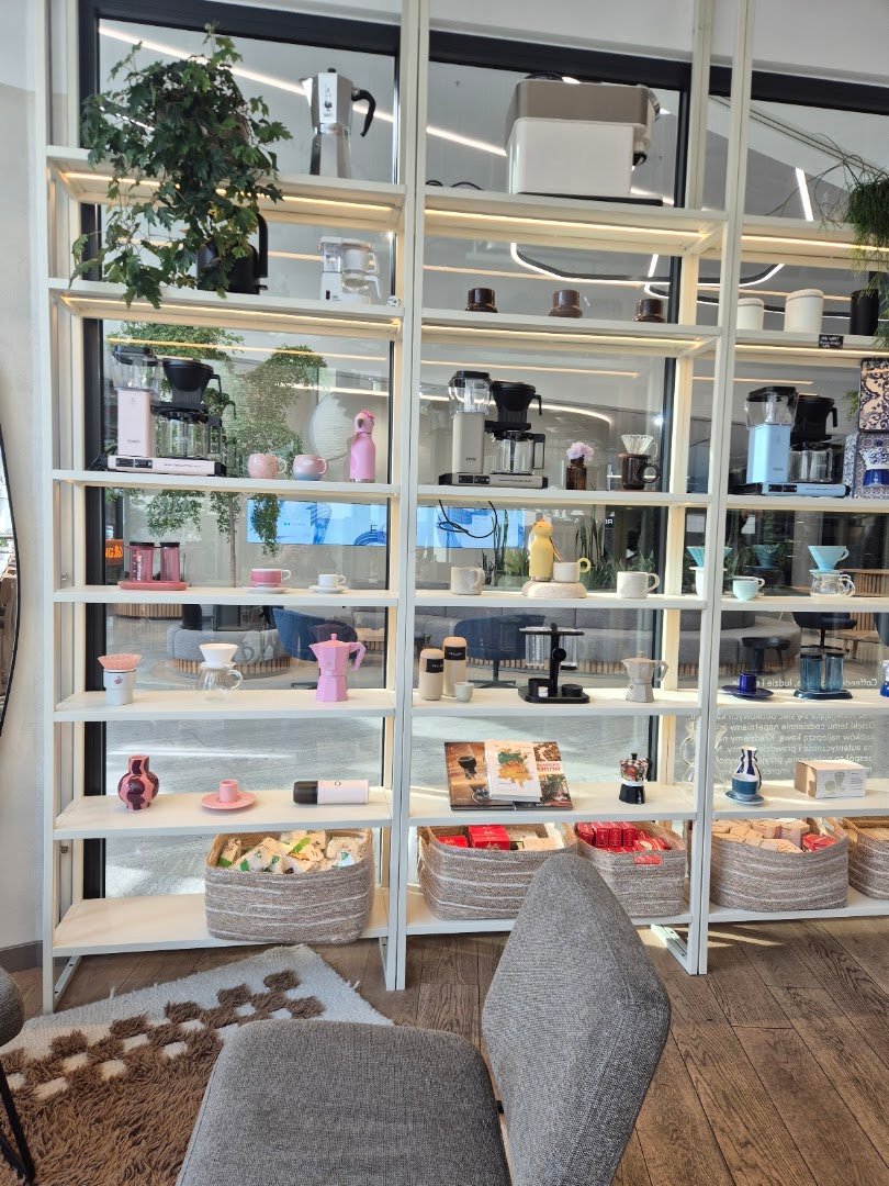 Interior of Coffeedesk Kawiarnia The Form, specialty coffee shop in Warsaw
