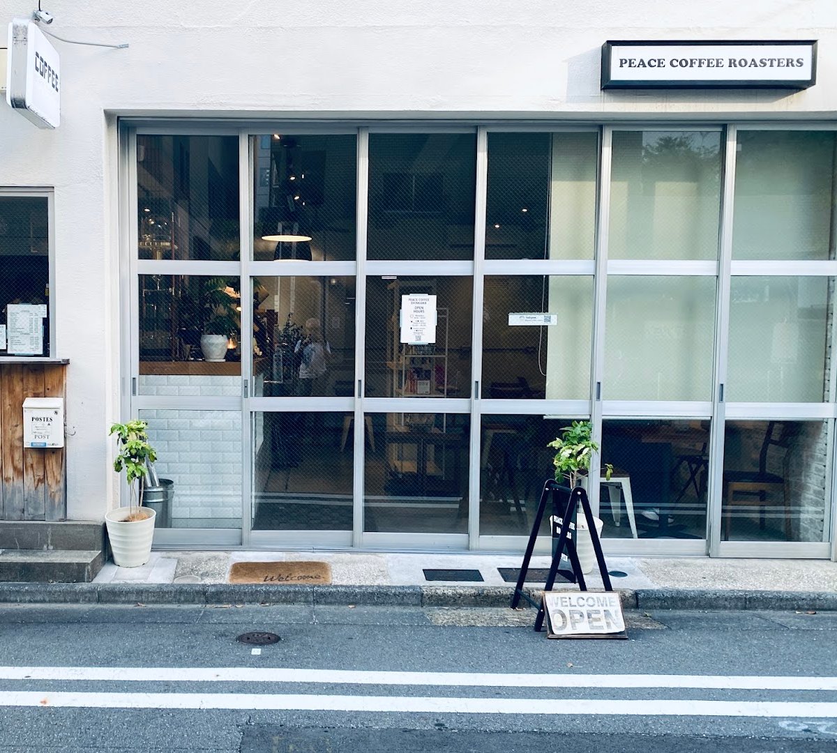 Storefront of Peace Coffee Roasters, specialty coffee shop in Tokyo
