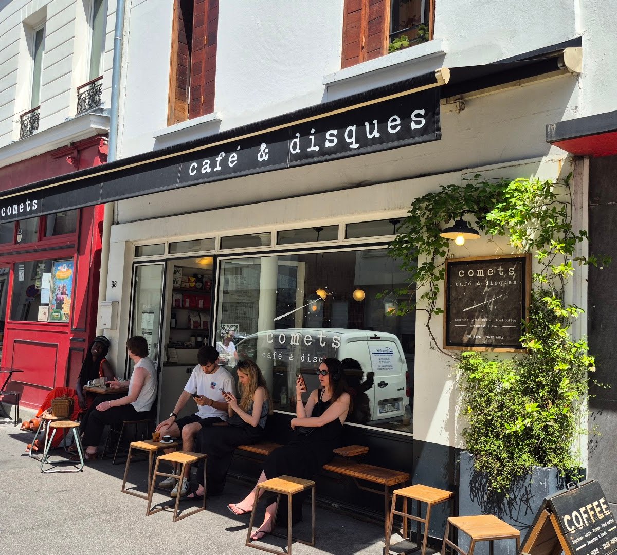 COMETS · Café & disques specialty coffee shop in Paris - photo 4