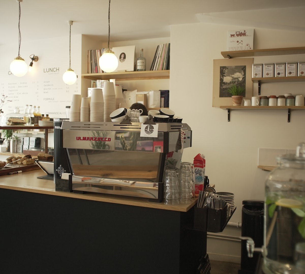 COMETS · Café & disques specialty coffee shop in Paris - photo 10