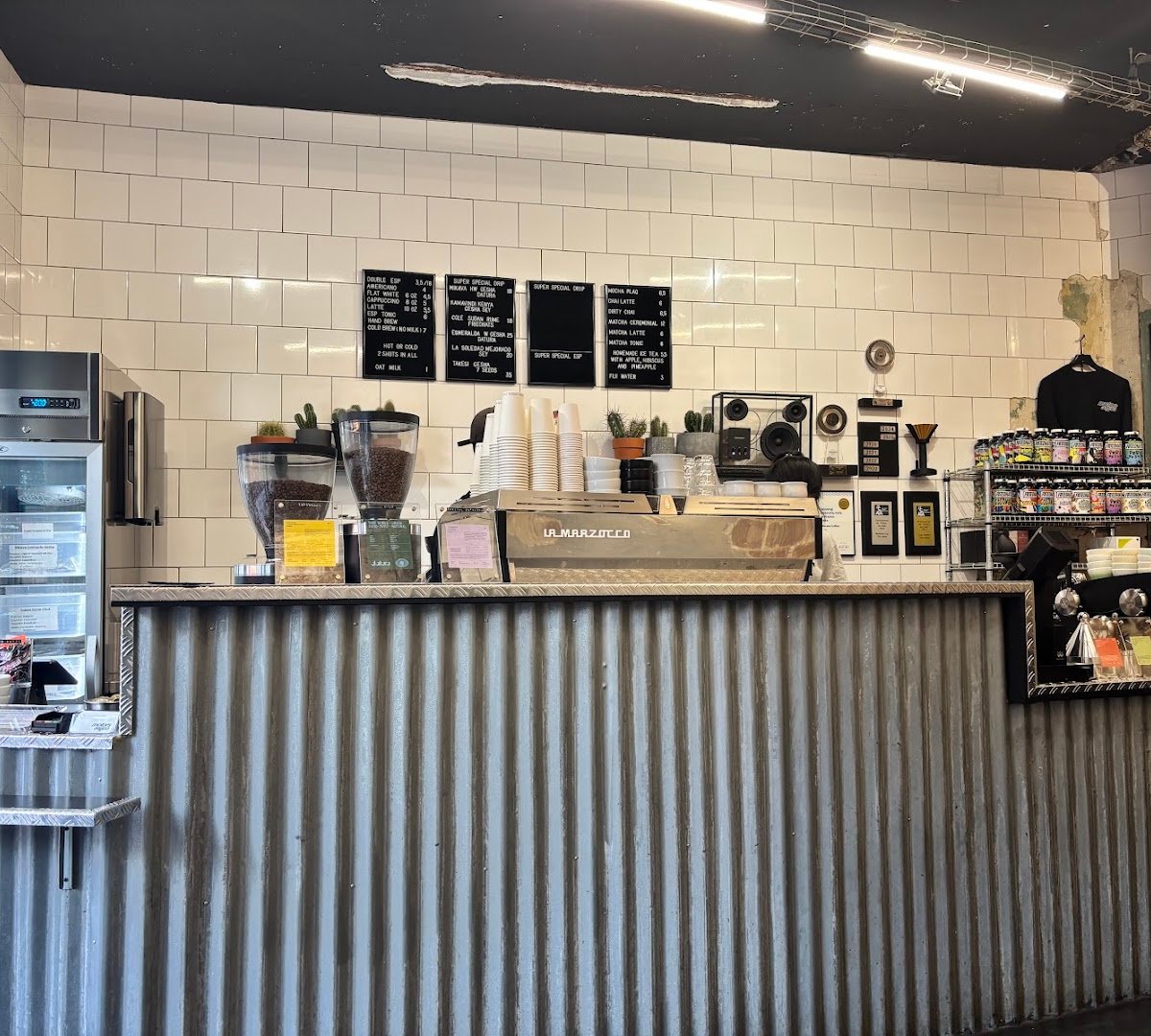 Motors Coffee specialty coffee shop in Paris - photo 8