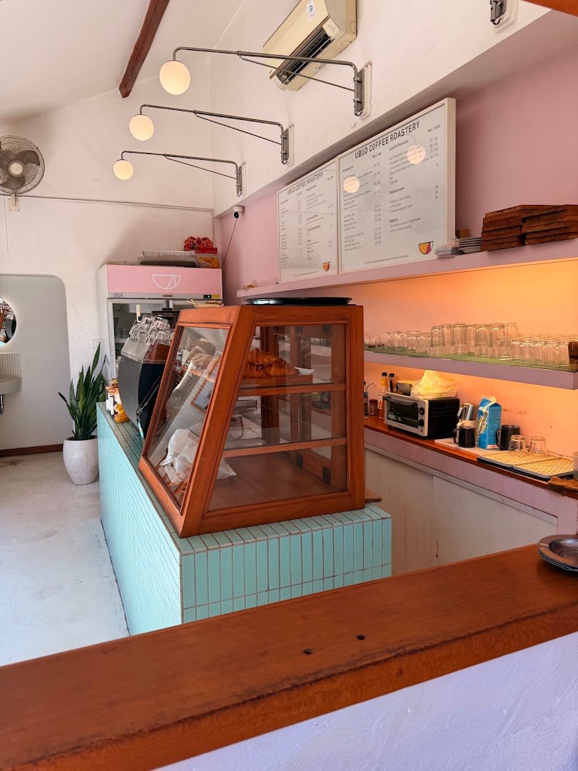 Ubud Coffee Roastery - Sayan specialty coffee shop in Bali - photo 3