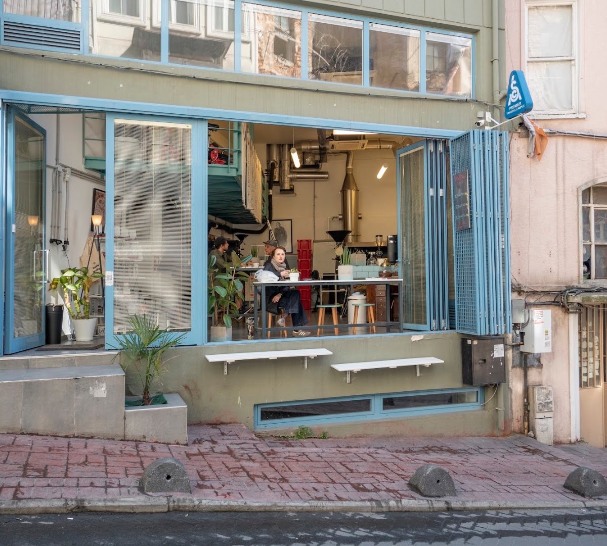 Probador Colectiva Cafe specialty coffee shop in Istanbul - photo 6