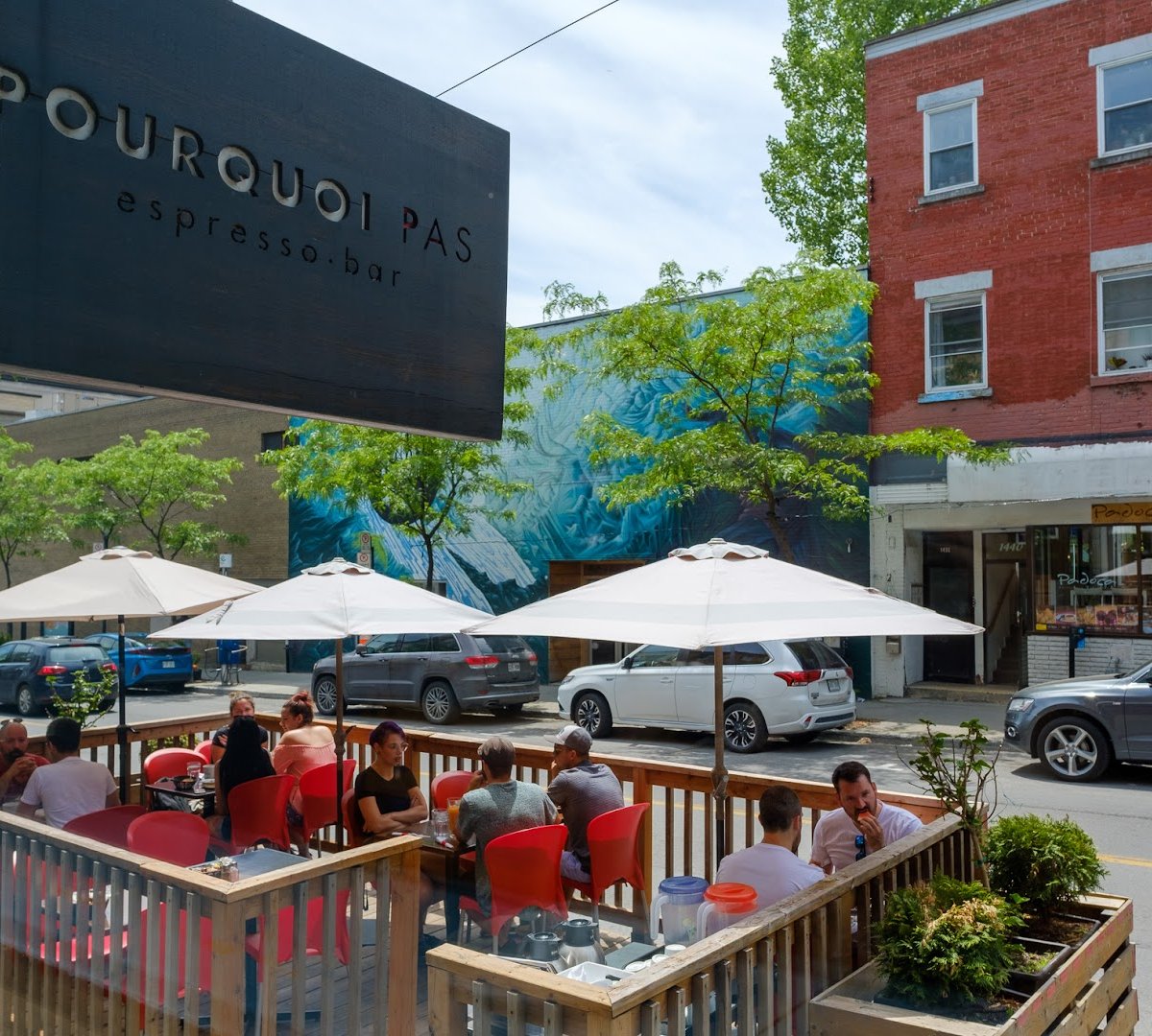 Storefront of Pourquoi Pas espresso bar, specialty coffee shop in Montreal
