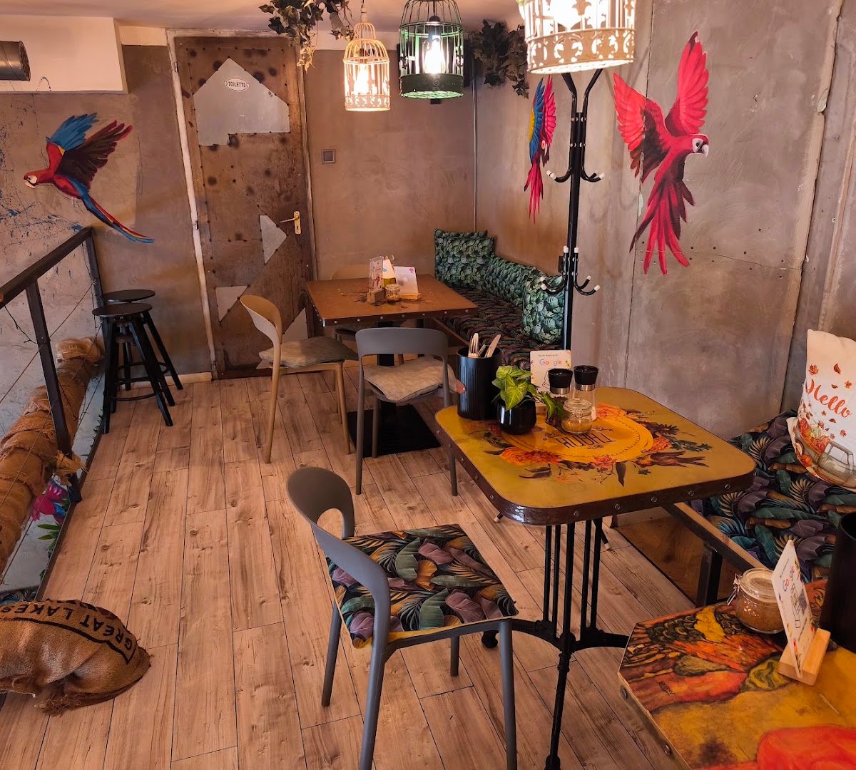 Blue Bird Roastery specialty coffee shop in Budapest - photo 2
