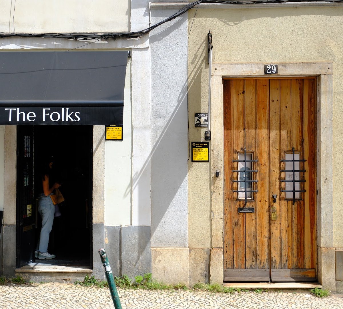 Storefront of The Folks Alfama, specialty coffee shop in Lisbon