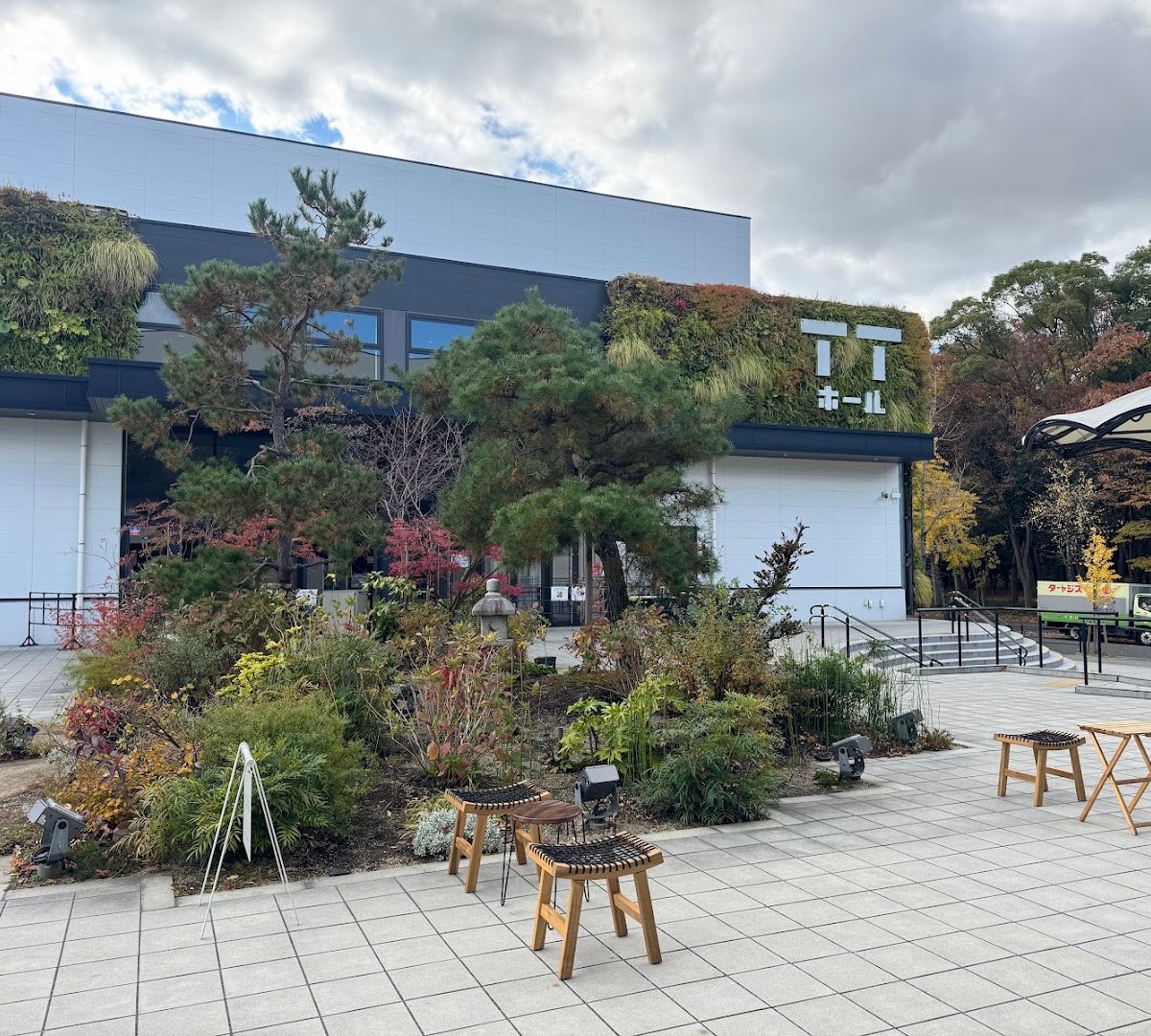 Storefront of HOOP COFFEE Osaka Castle Park, specialty coffee shop in Osaka