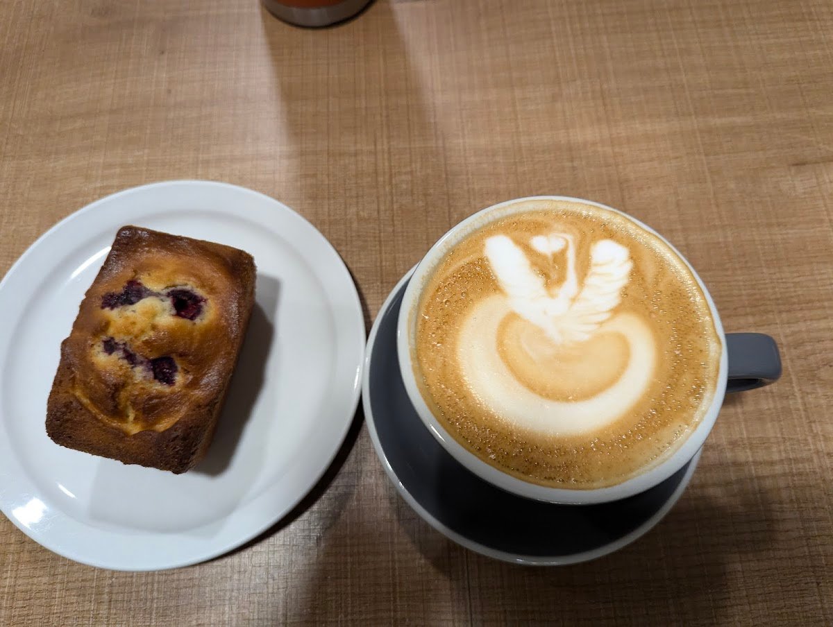 Pallet Coffee Roasters - Semlin Drive specialty coffee shop in Vancouver - photo 3