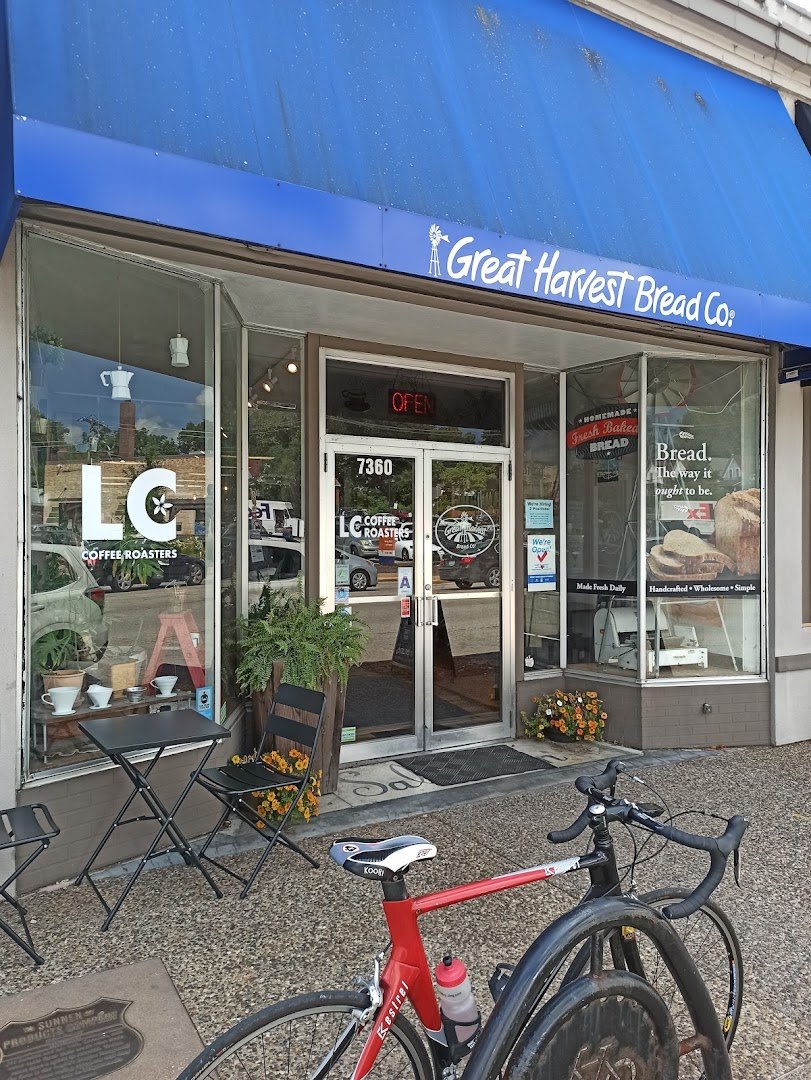 Storefront of La Cosecha Coffee Roasters, specialty coffee shop in St. Louis