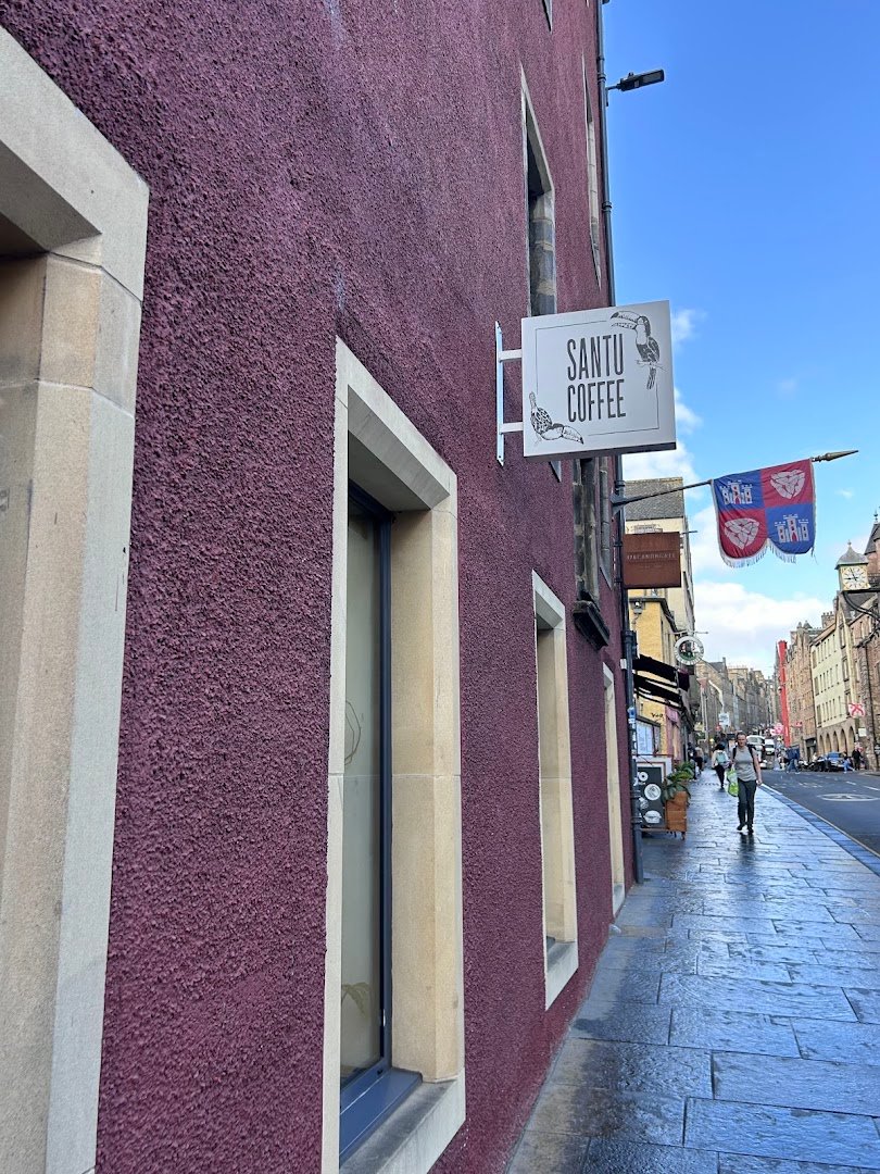 Storefront of Santu Coffee, specialty coffee shop in Edinburgh