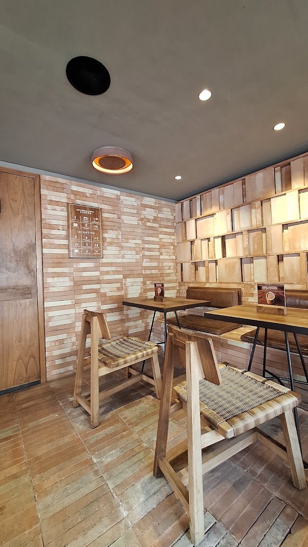 Interior of Tierra Garat Fresas, specialty coffee shop in Mexico City