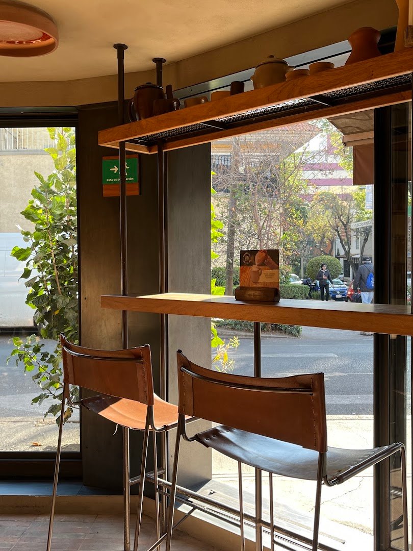 Interior of Tierra Garat Fresas, specialty coffee shop in Mexico City