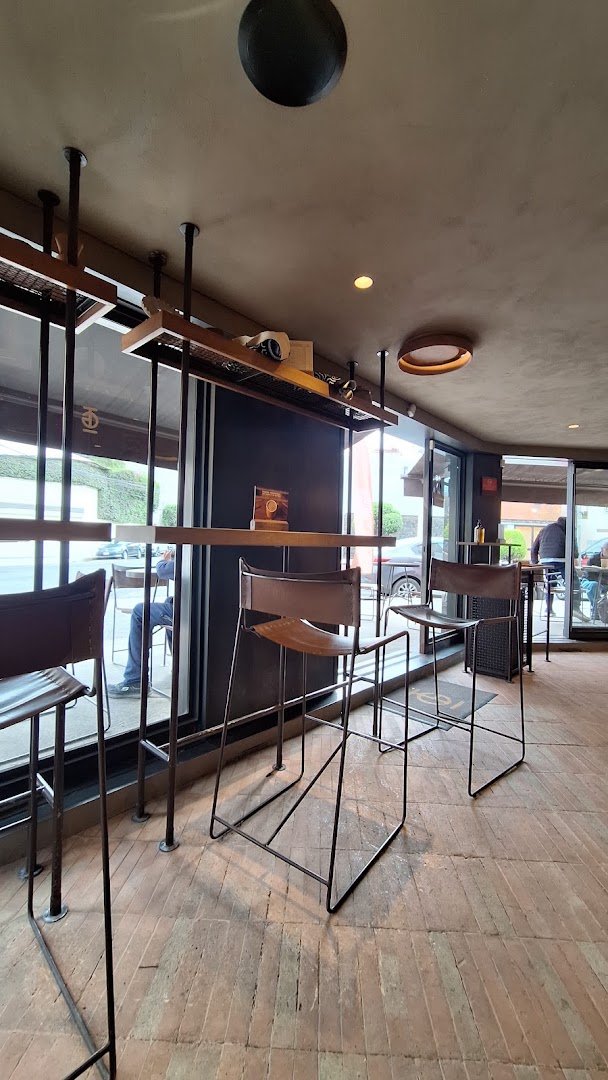 Interior of Tierra Garat Fresas, specialty coffee shop in Mexico City