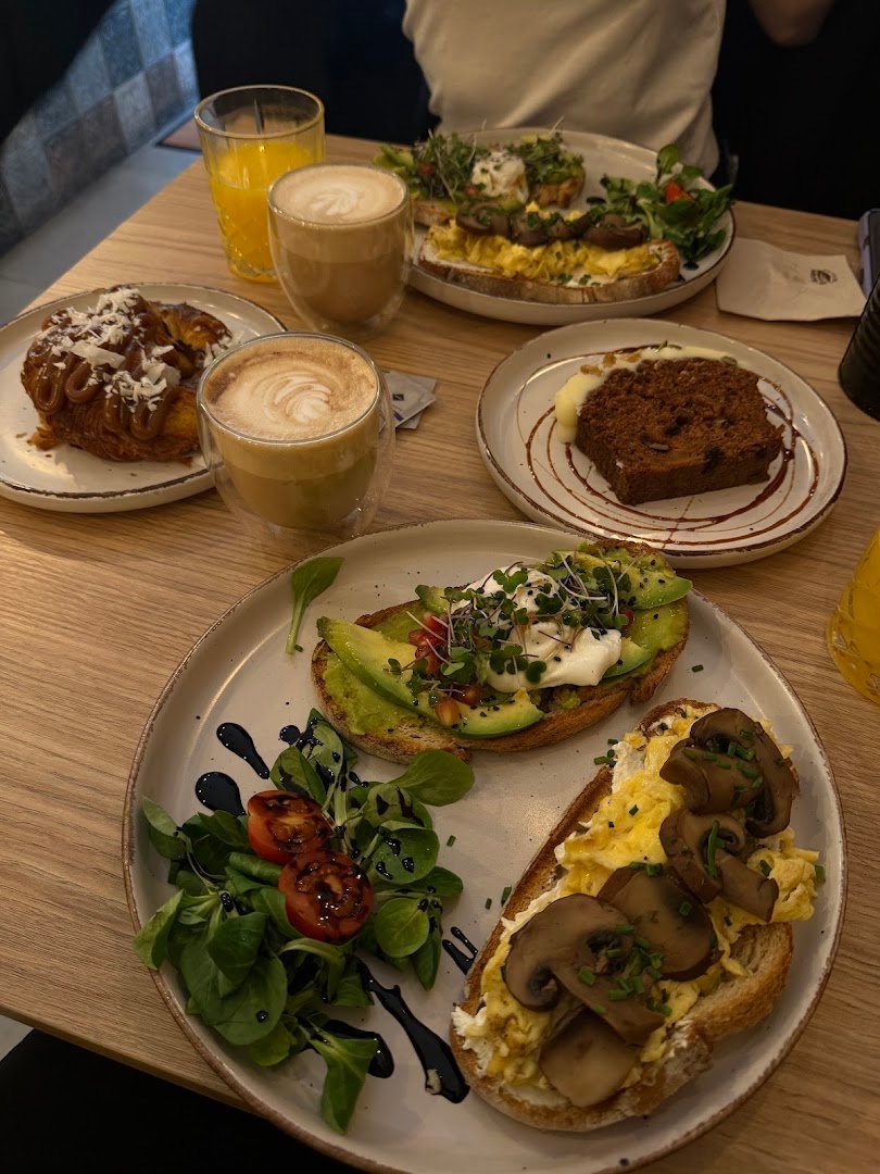 Viatger Café Brunch specialty coffee shop in Barcelona - photo 9