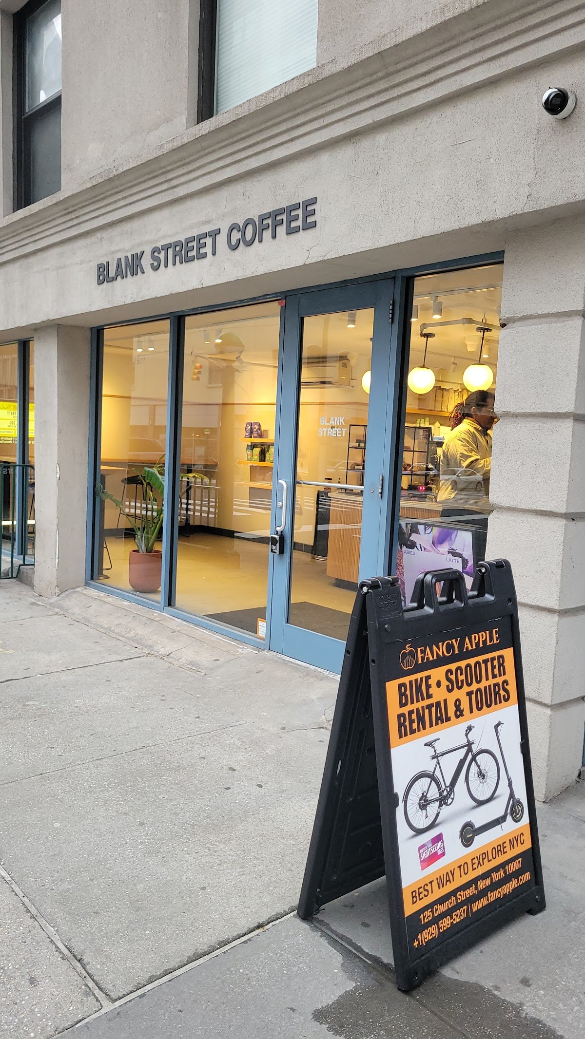 Blank Street specialty coffee shop in New York - photo 5