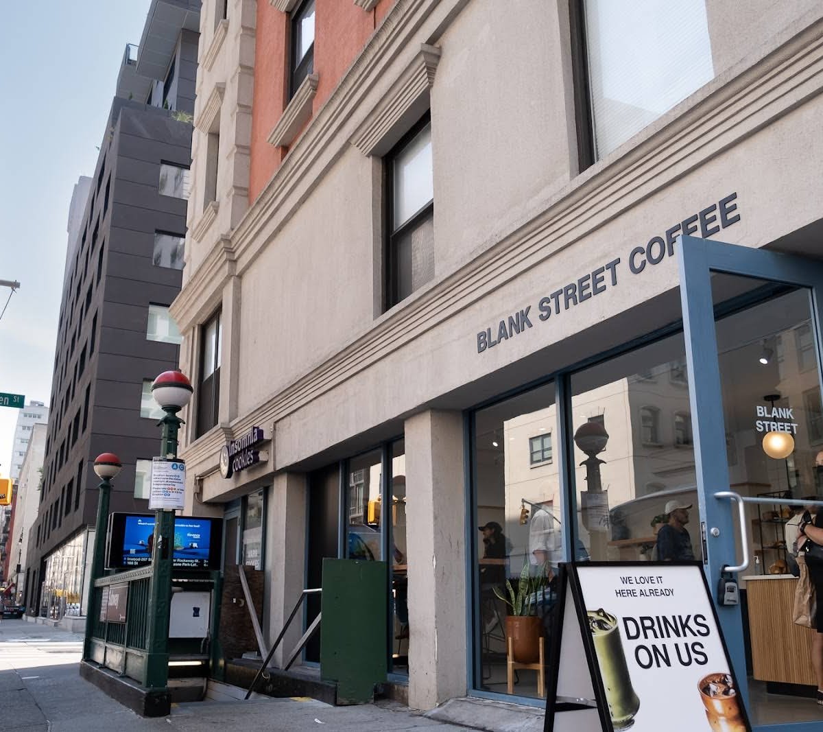 Blank Street specialty coffee shop in New York - photo 8