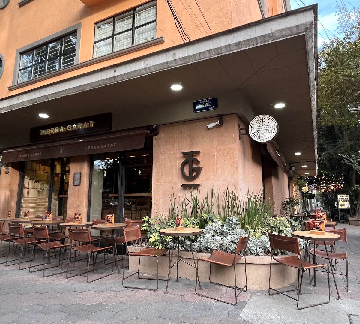 Storefront of Tierra Garat Durango, specialty coffee shop in Mexico City