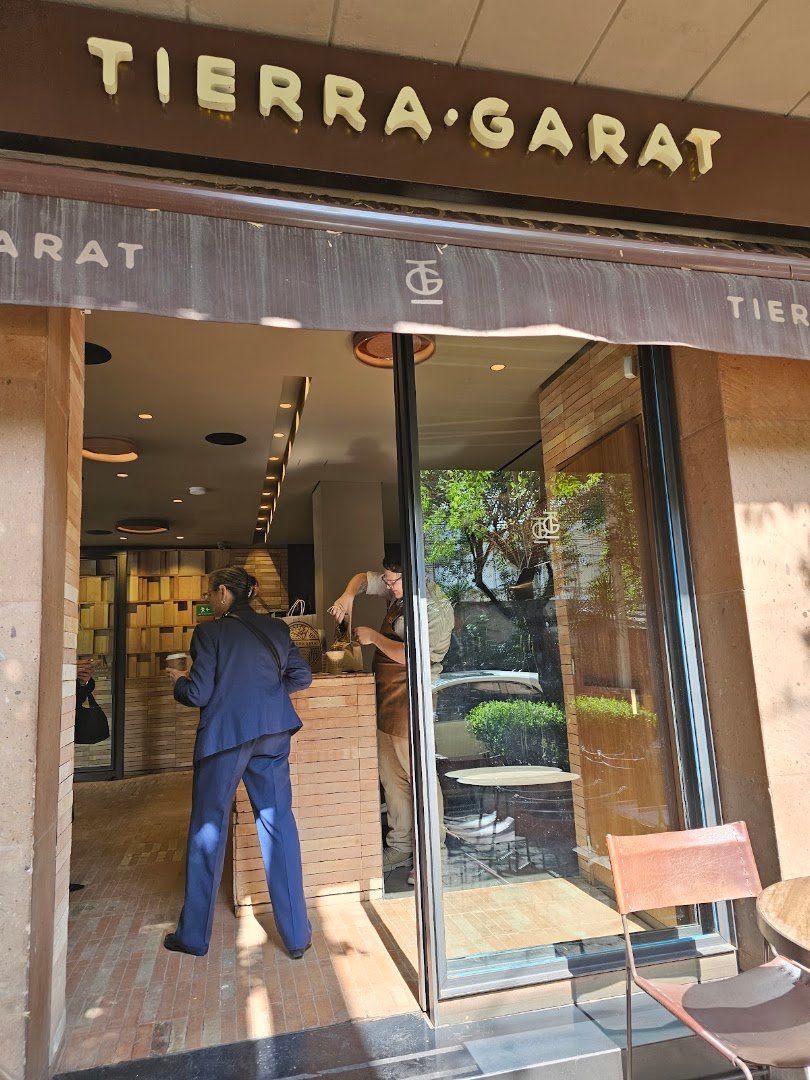 Storefront of Tierra Garat Durango, specialty coffee shop in Mexico City