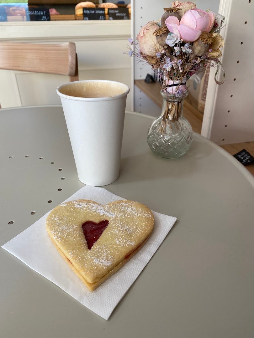 Coffee at Café Majada Prague, specialty coffee shop in Prague