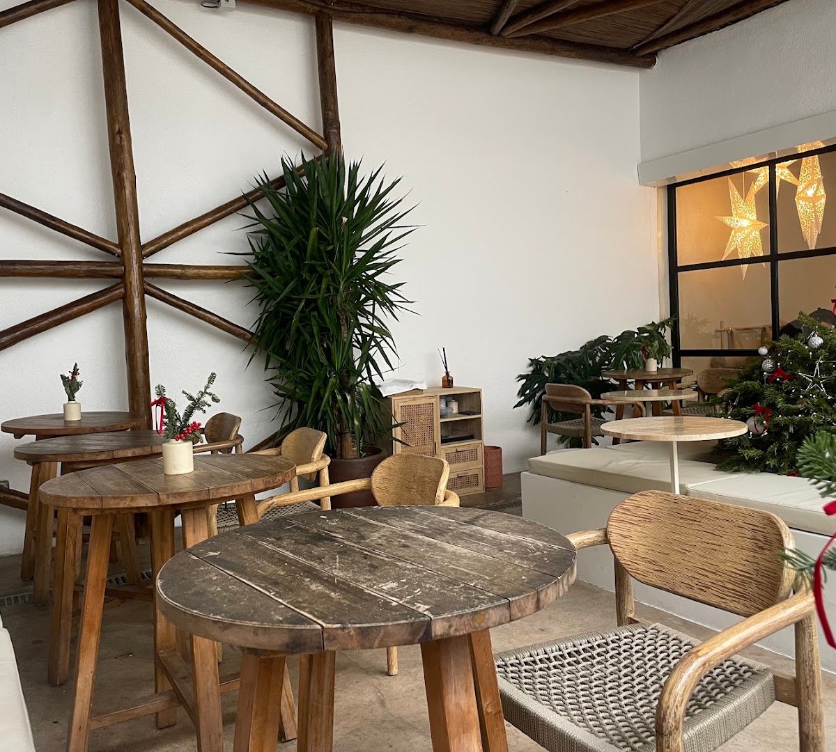 Interior of Tomorrow at 9 Cafe, specialty coffee shop in Lisbon