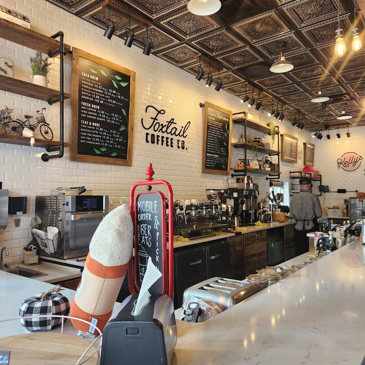 Foxtail Coffee & Kelly’s Ice Cream - Hunters Creek (with drive-thru) specialty coffee shop in Orlando - photo 2