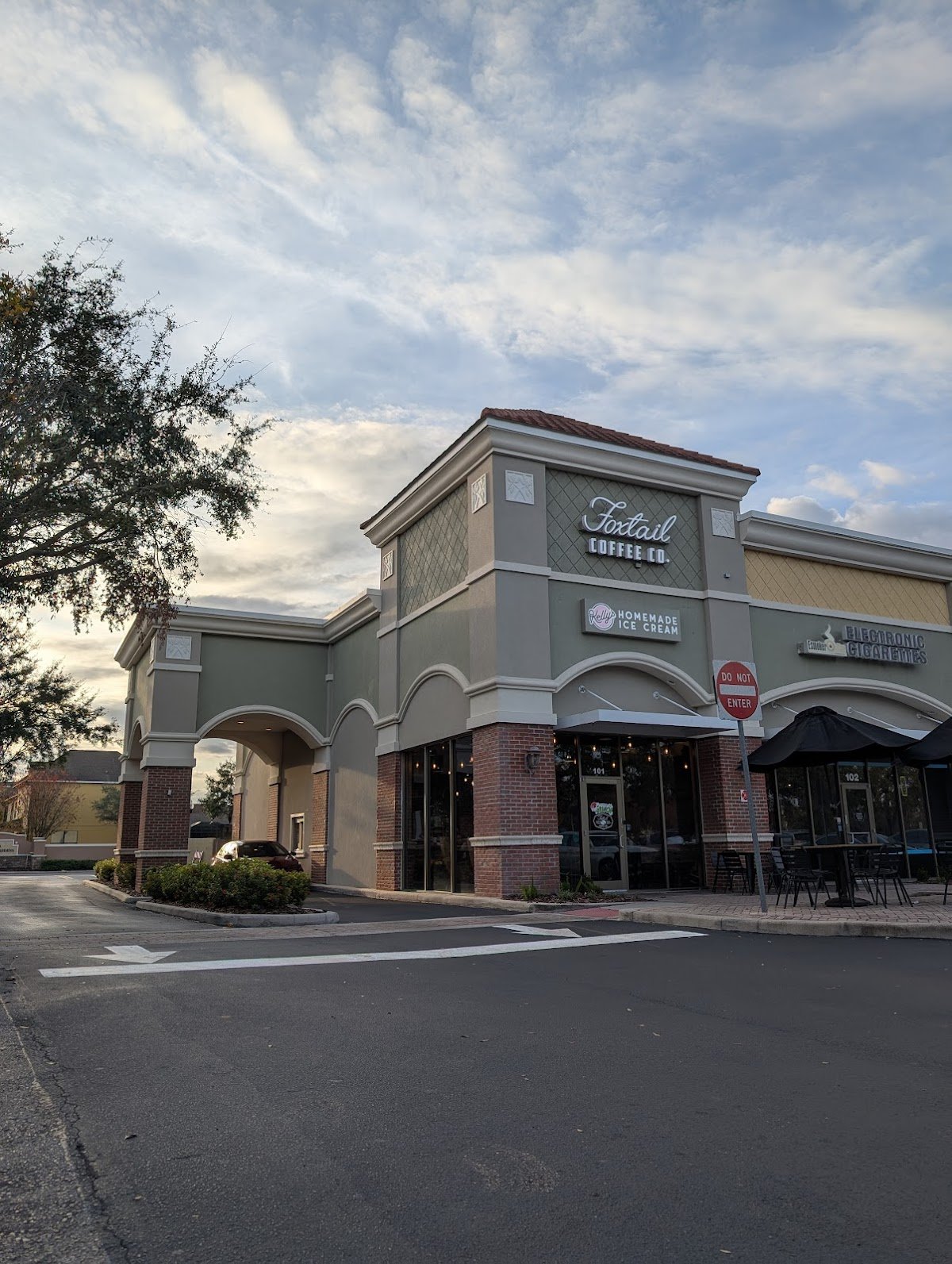 Foxtail Coffee & Kelly’s Ice Cream - Hunters Creek (with drive-thru) specialty coffee shop in Orlando - photo 4