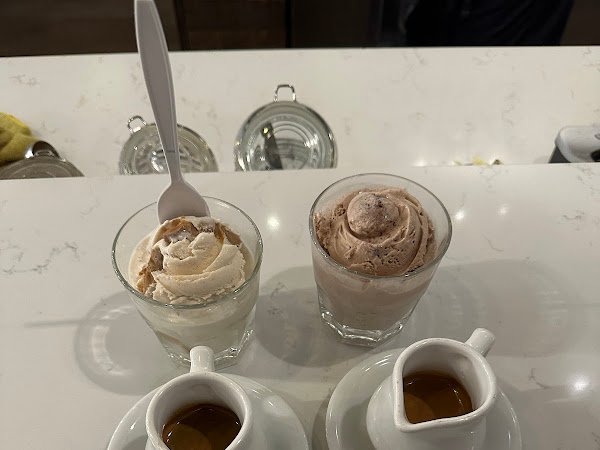 Foxtail Coffee & Kelly’s Ice Cream - Hunters Creek (with drive-thru) specialty coffee shop in Orlando - photo 8