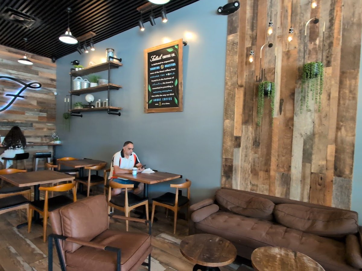 Foxtail Coffee & Kelly’s Ice Cream - Hunters Creek (with drive-thru) specialty coffee shop in Orlando - photo 10