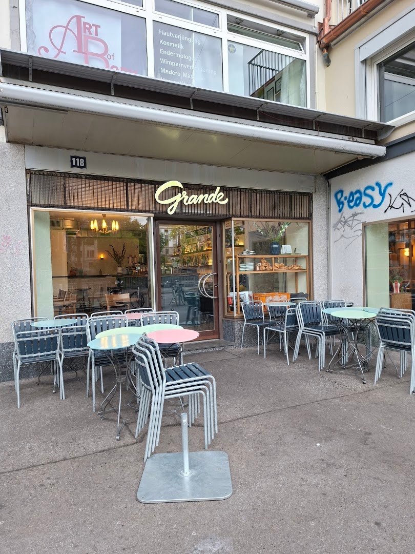 Storefront of Grande Café & Bar, specialty coffee shop in Zurich