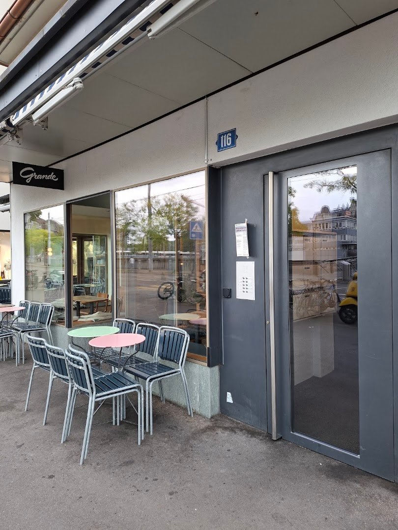 Storefront of Grande Café & Bar, specialty coffee shop in Zurich