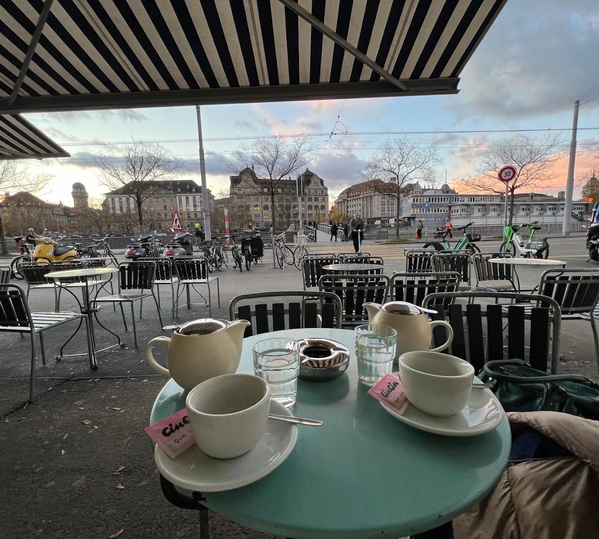 Storefront of Grande Café & Bar, specialty coffee shop in Zurich