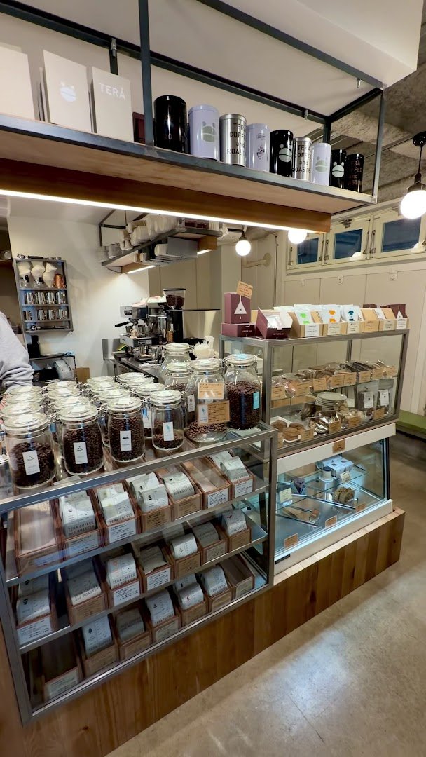 Interior of TINTO COFFEE, specialty coffee shop in Tokyo