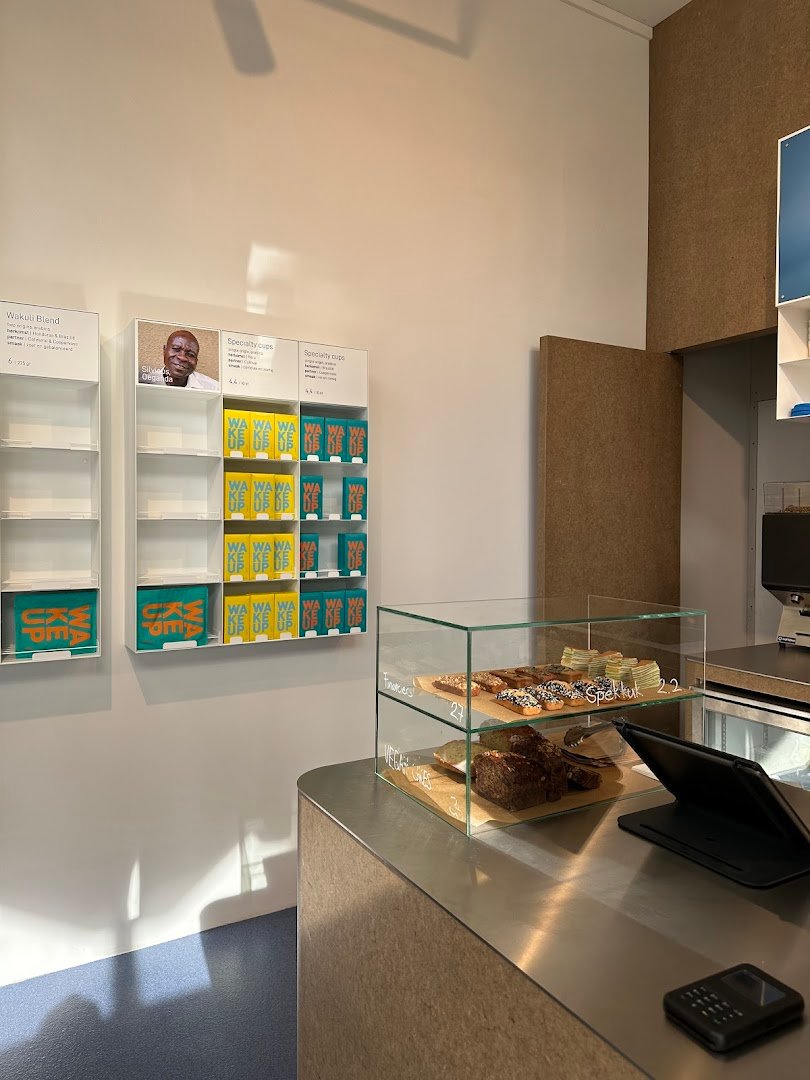 Wakuli specialty coffee bar specialty coffee shop in Amsterdam - photo 14
