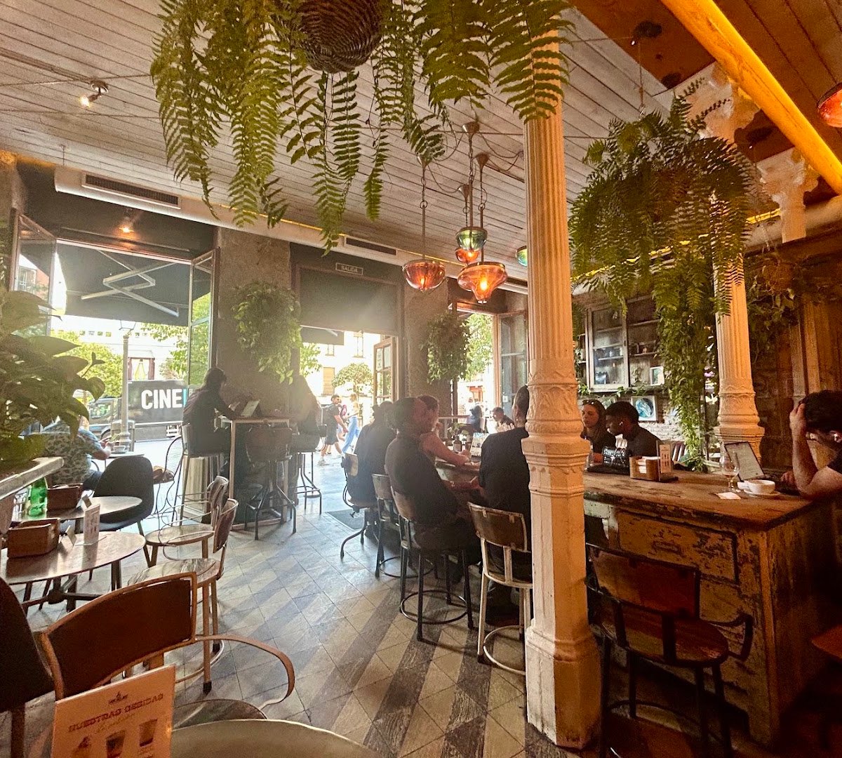 Café del Art specialty coffee shop in Madrid - photo 3