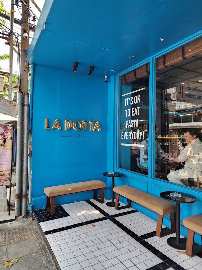 Pobnar specialty coffee & roastery specialty coffee shop in Bangkok - photo 8