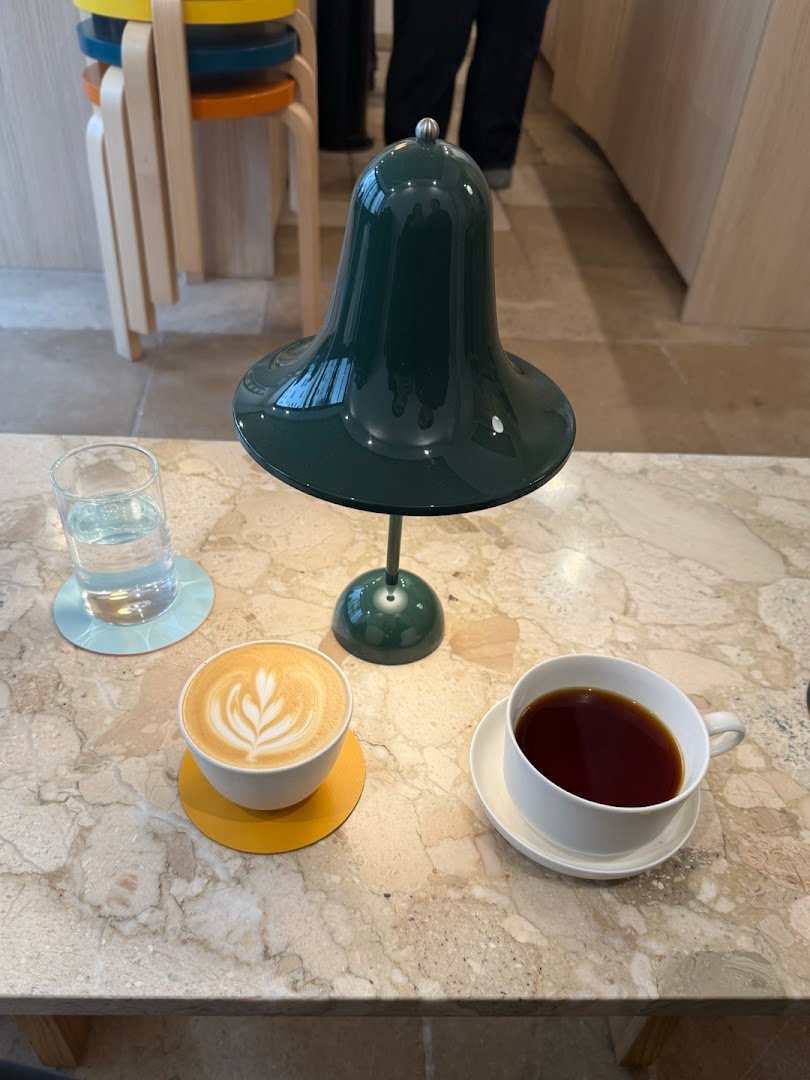 Klover Coffee Showroom specialty coffee shop in Paris - photo 8