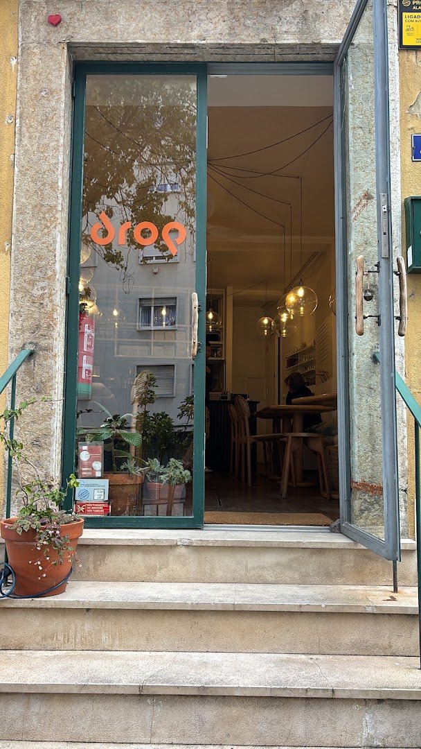 Storefront of Drop. Specialty Coffee & Brunch, specialty coffee shop in Lisbon