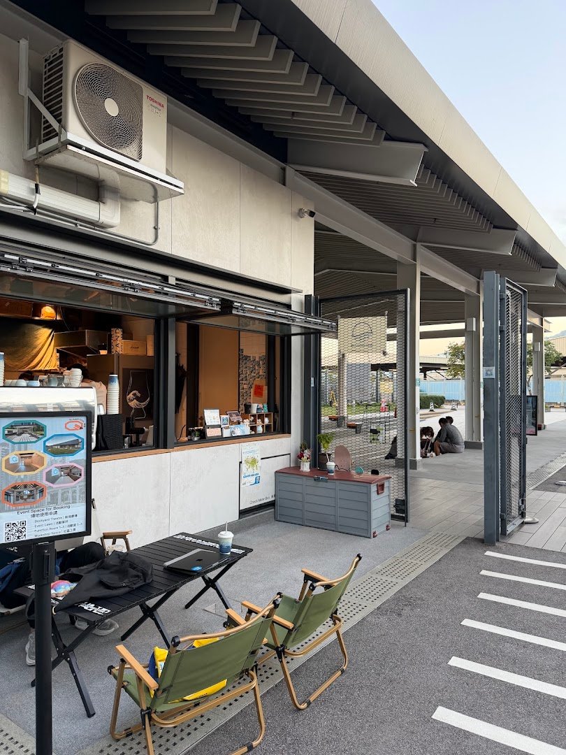 Storefront of Islet Coffee Lab, specialty coffee shop in Hong Kong