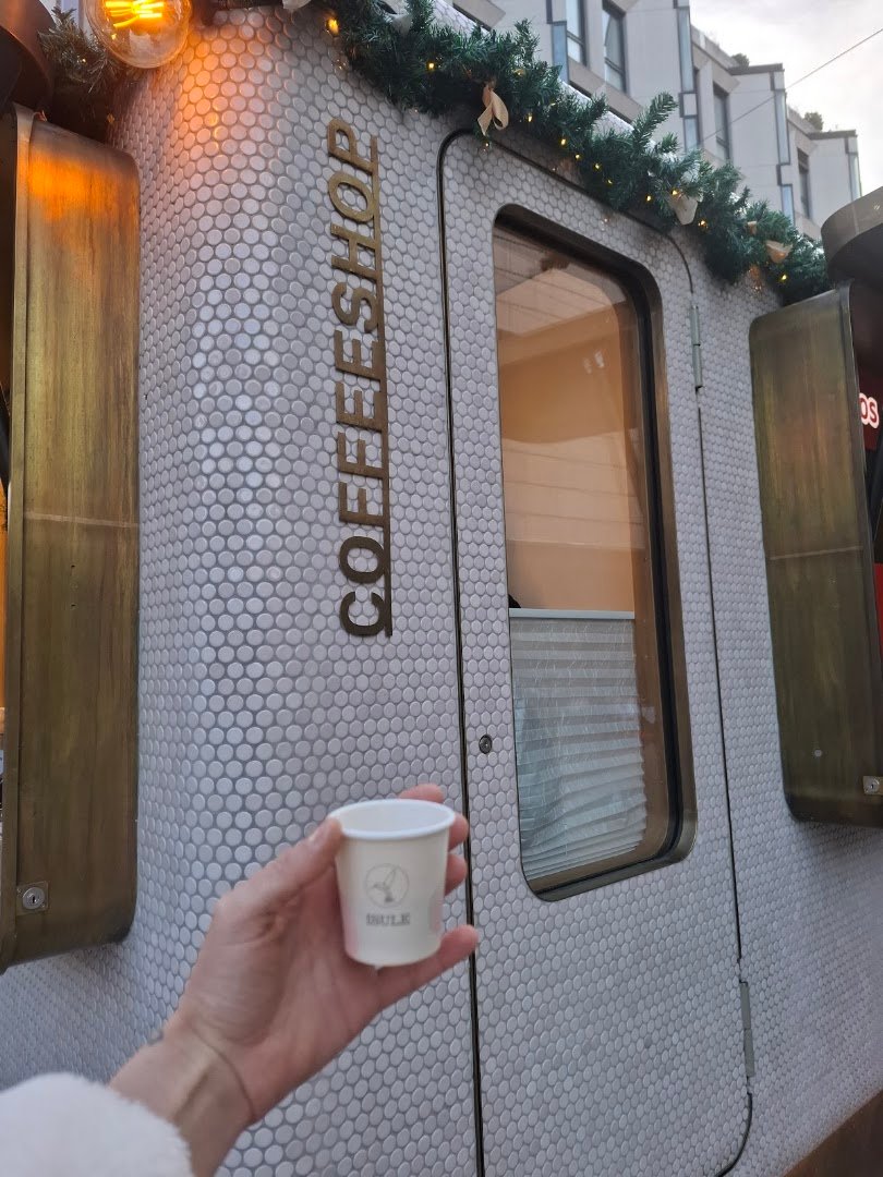 Storefront of ISULE | Kiosk, specialty coffee shop in Zurich