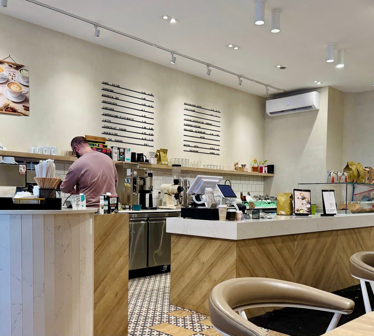 Interior of Café Saint-Henri (Verdun), specialty coffee shop in Montreal