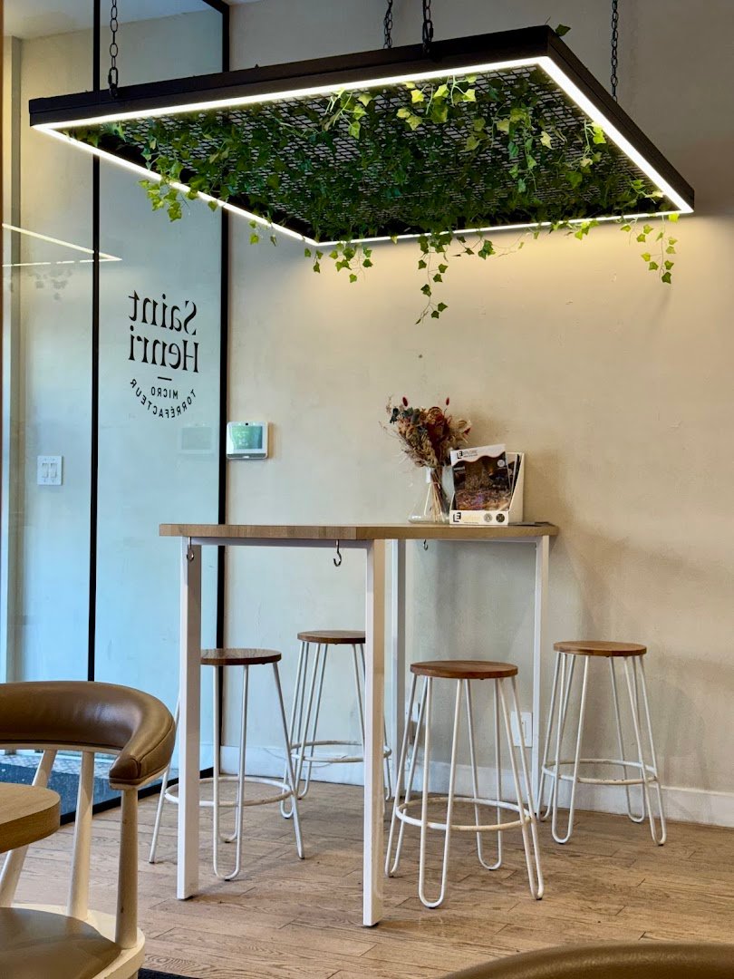 Interior of Café Saint-Henri (Verdun), specialty coffee shop in Montreal