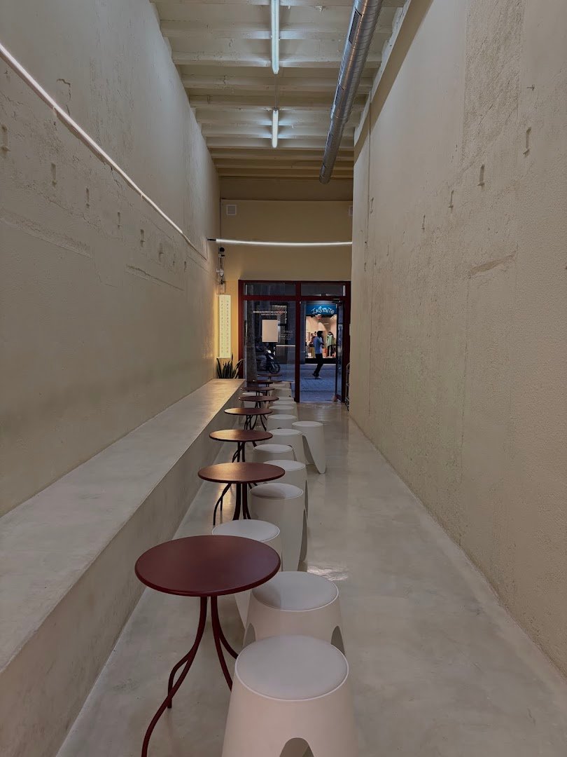 Charlie Coffee Company specialty coffee shop in Barcelona - photo 12