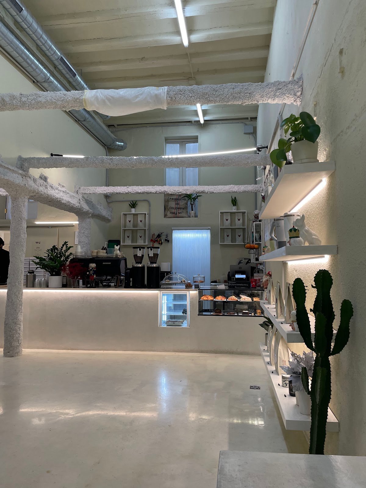 Charlie Coffee Company specialty coffee shop in Barcelona - photo 5