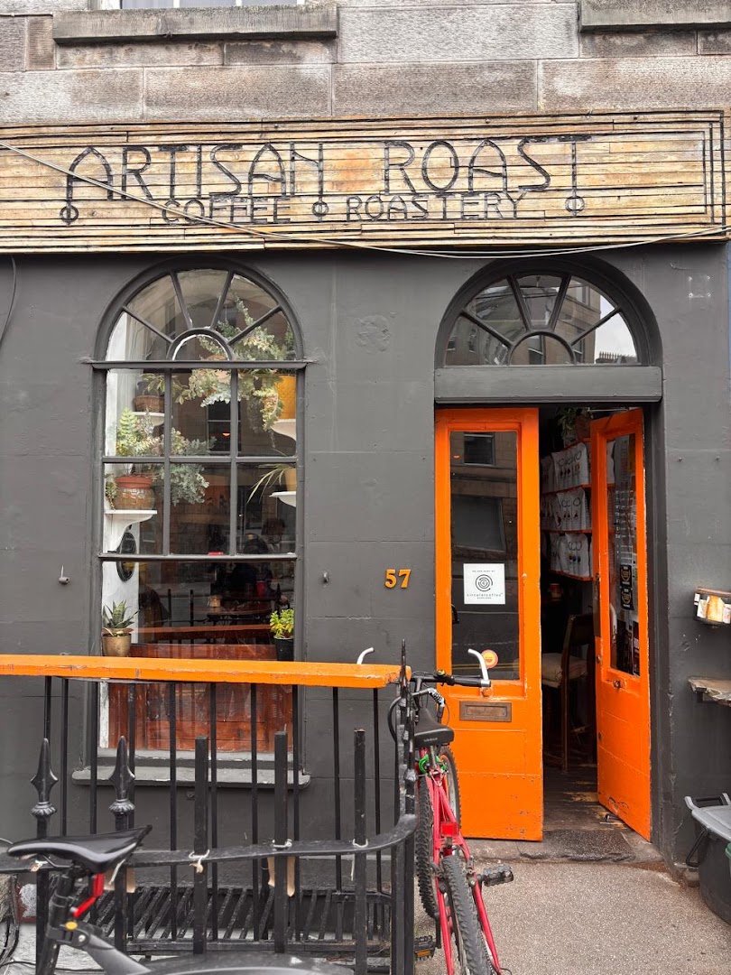 Storefront of Artisan Roast Broughton street, specialty coffee shop in Edinburgh