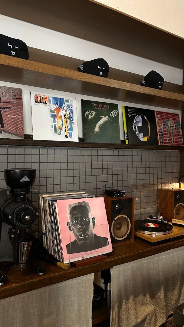 SIP COFFEE ROASTERS specialty coffee shop in Barcelona - photo 11