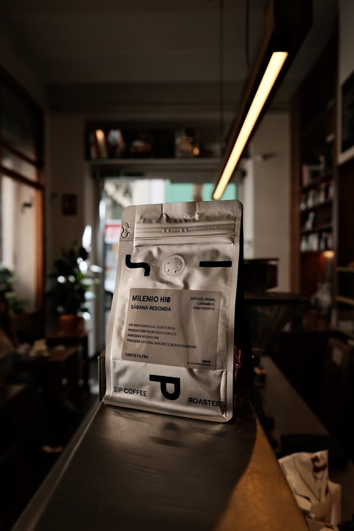 SIP COFFEE ROASTERS specialty coffee shop in Barcelona - photo 2