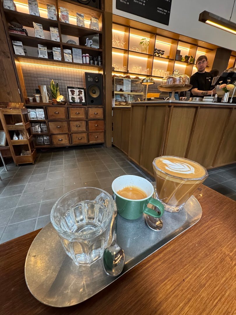 SIP COFFEE ROASTERS specialty coffee shop in Barcelona - photo 6